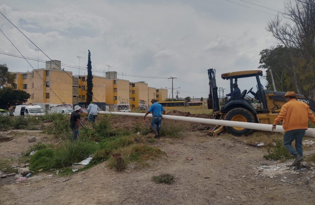 INTERAPAS IMPIDE FUGA EN LA ZONA NORTE DE LA CAPITAL POTOSINA