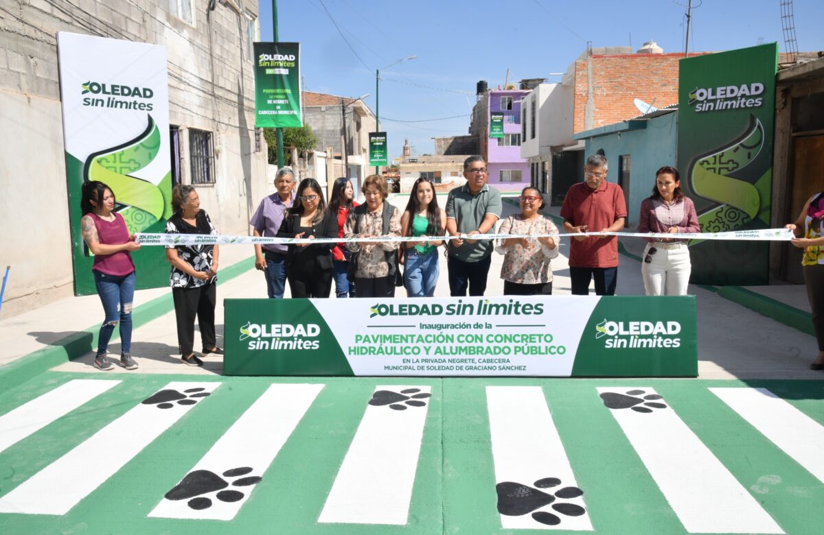 ENTREGAN PAVIMENTACIÓN E ILUMINACIÓN EN PRIVADA NEGRETE EN EL CENTRO DE SOLEDAD